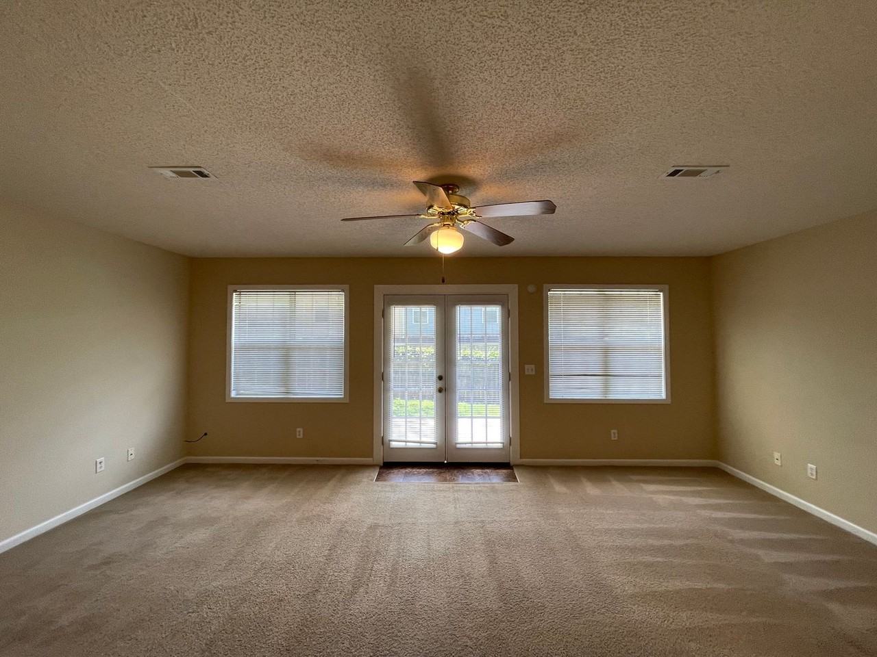 133 Commons Dr - Photo 7 of 26