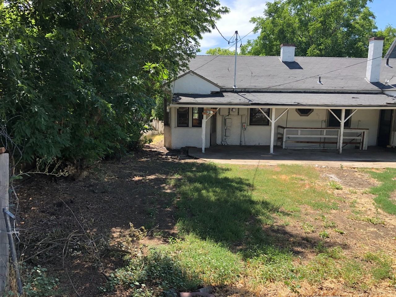 621 Crater Lake Pkwy - Photo 3 of 11