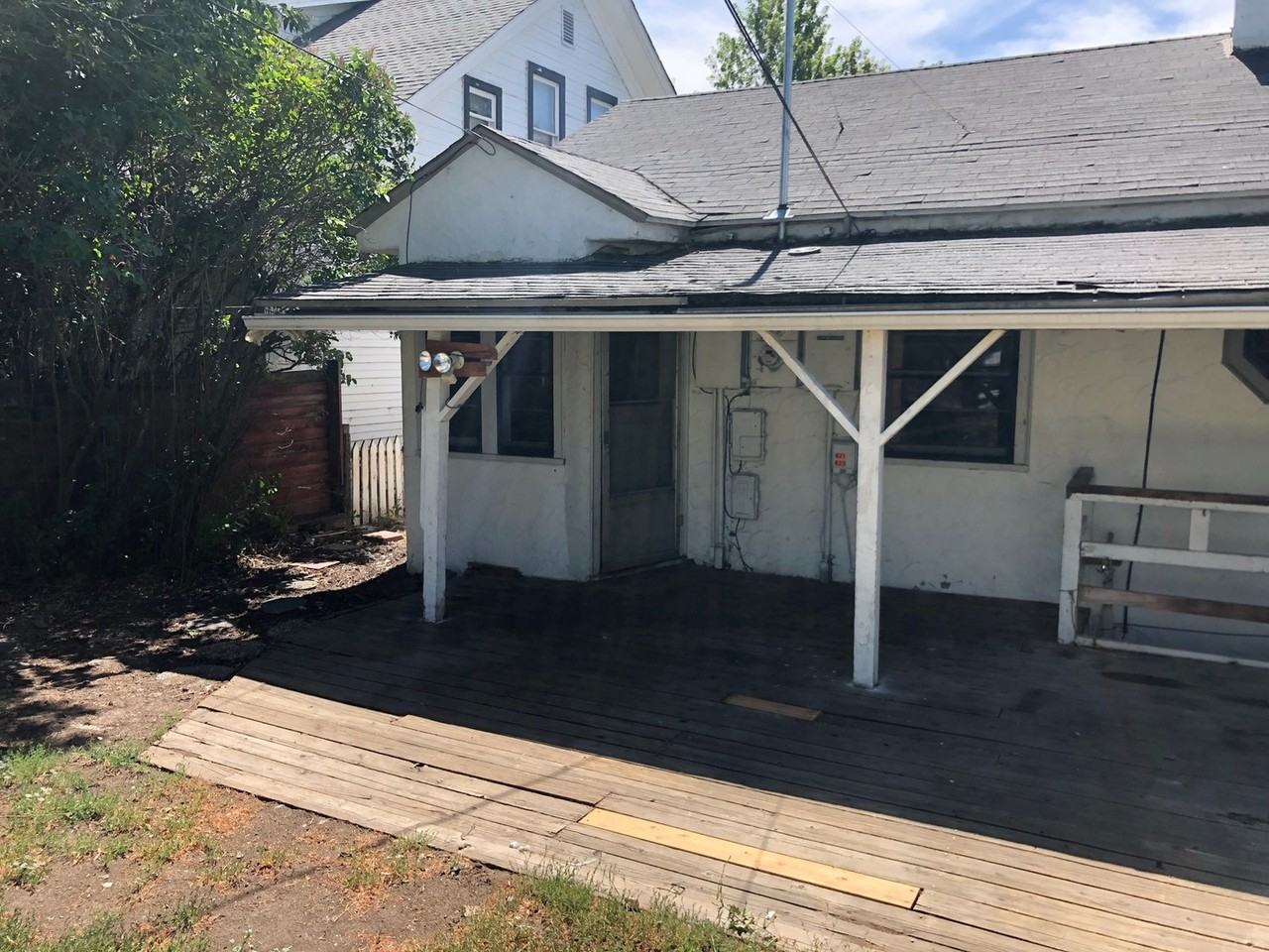 621 Crater Lake Pkwy - Photo 4 of 11