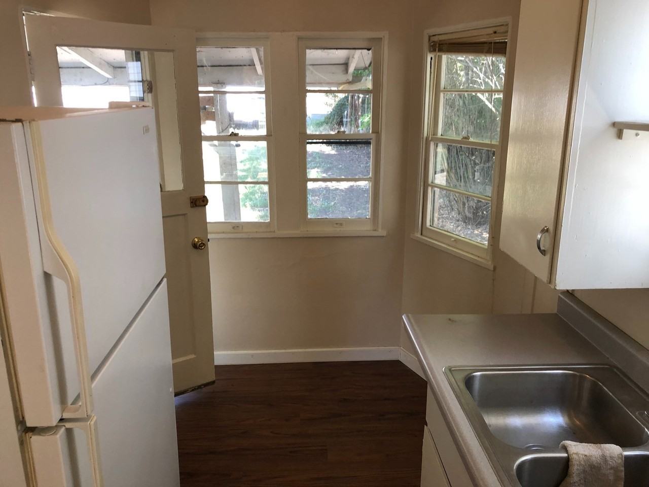 621 Crater Lake Pkwy - Photo 5 of 11