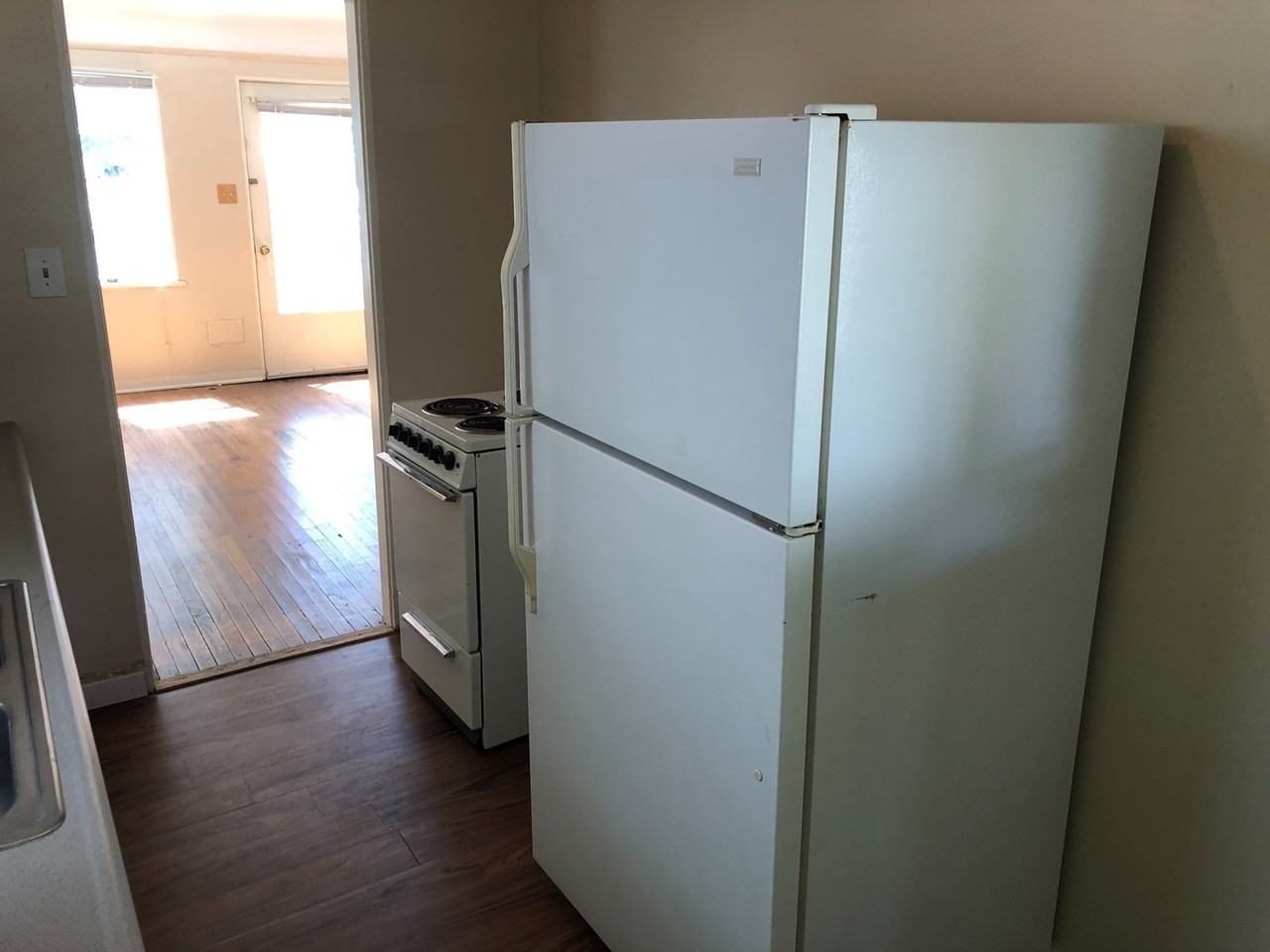 621 Crater Lake Pkwy - Photo 6 of 11