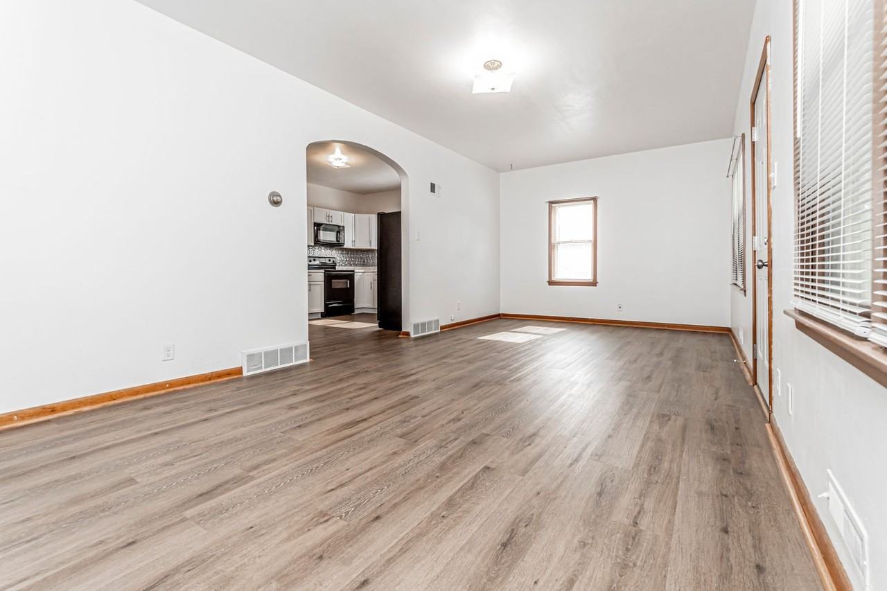 118 E Pine St - Photo 2 of 23