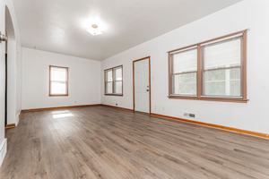 featured image of 118 E Pine St