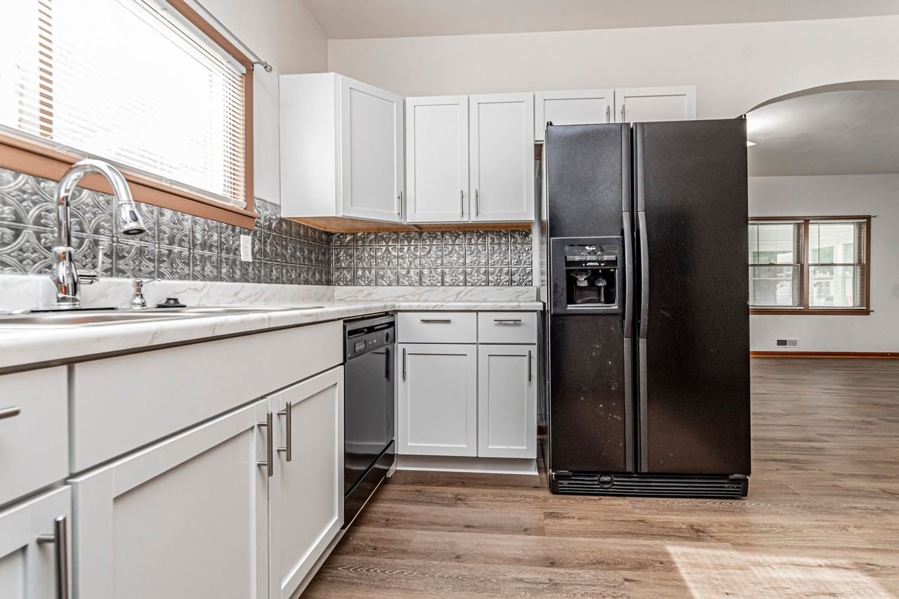 118 E Pine St - Photo 4 of 23