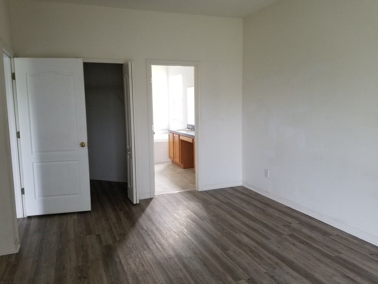 10521 Beneva Dr - Photo 2 of 13