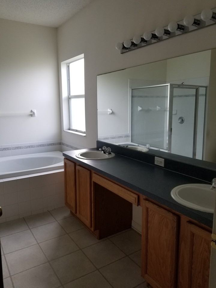 10521 Beneva Dr - Photo 4 of 13