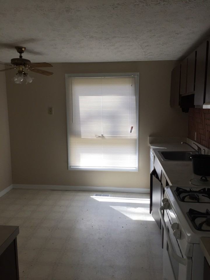 3544 Exeter Ct - Photo 5 of 11
