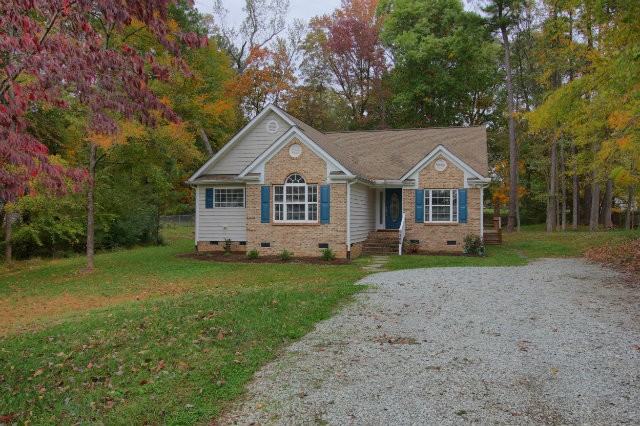 1925 Leonard Dr - Photo 2 of 17