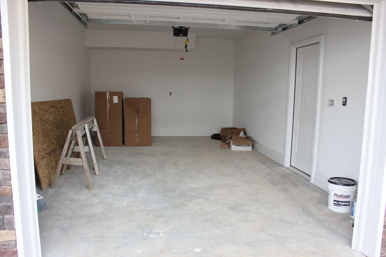 1194 Bluemoon Dr - Photo 2 of 21