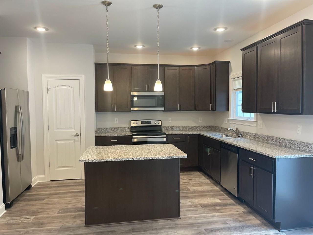 1194 Bluemoon Dr - Photo 6 of 21