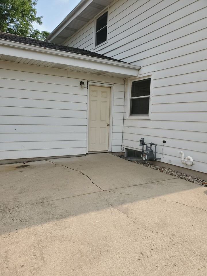 Duplex at 6017/6019 80th Place - Photo 2 of 11
