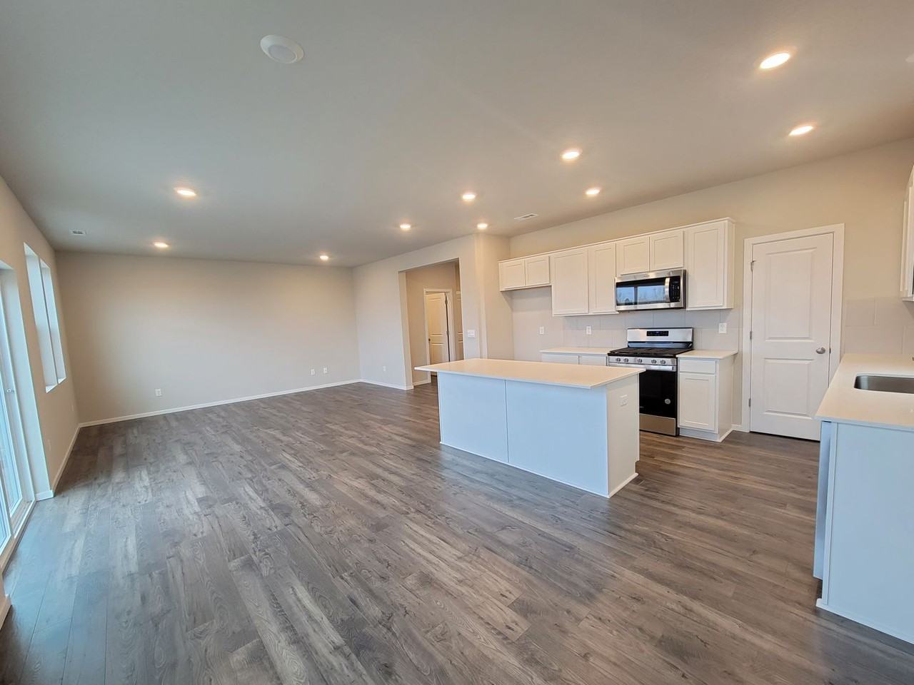 7752 Ranchland Ln - Photo 3 of 32