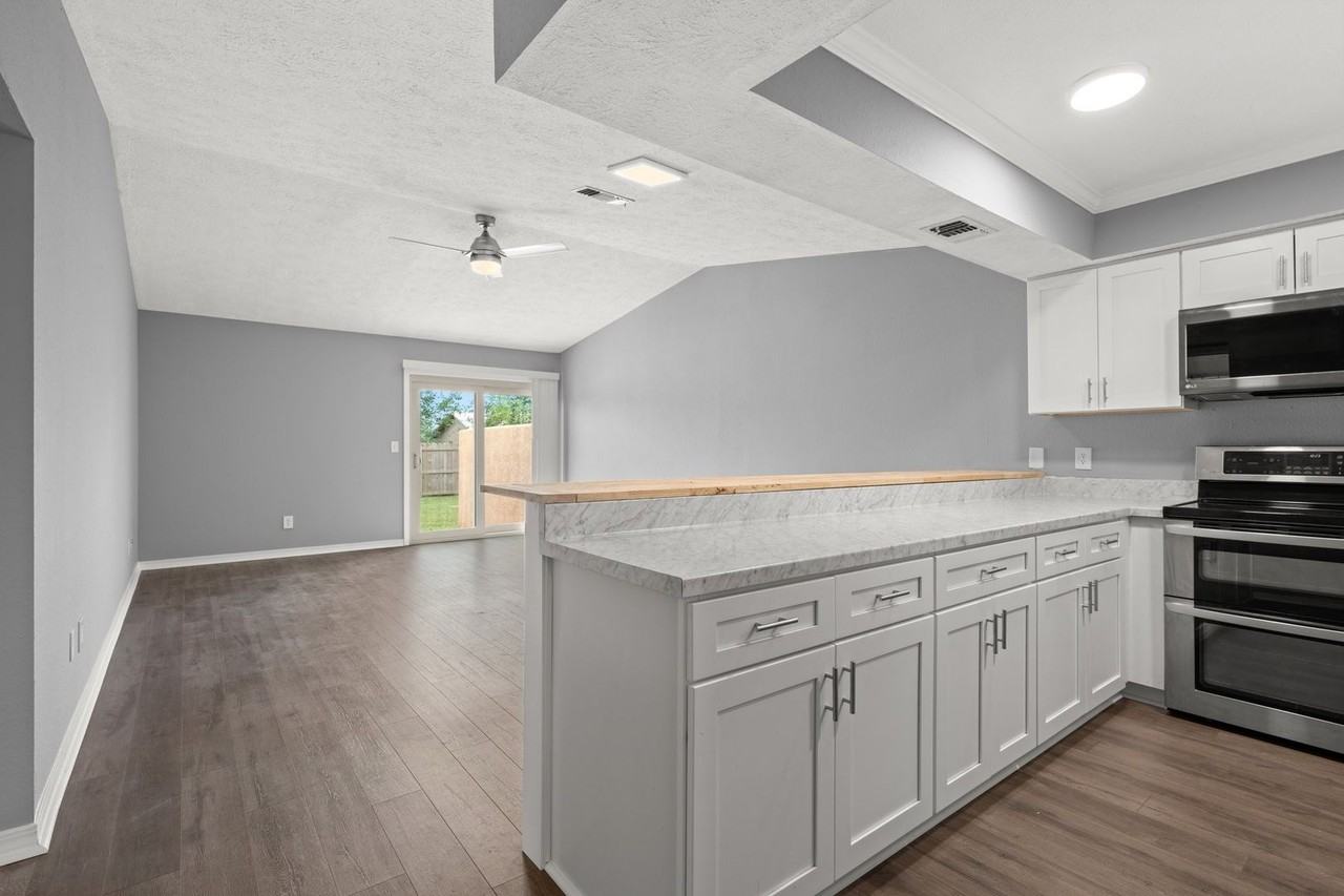 5102 Hickory St - Photo 3 of 17