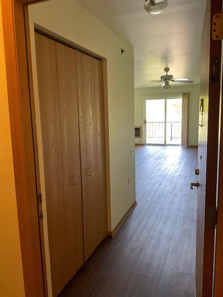 Pleasant Valley Apartments - Photo 7 of 25