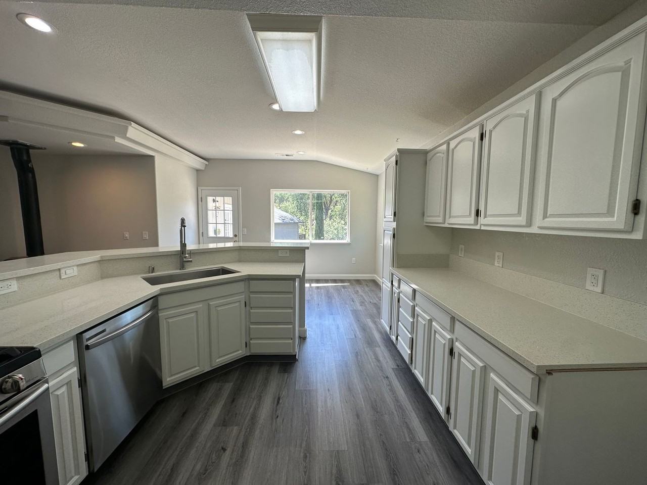 298 Duchess Dr - Photo 3 of 29