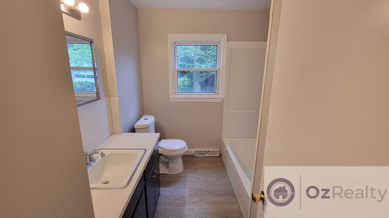 1703 Heatherdowns Blvd - Photo 2 of 11