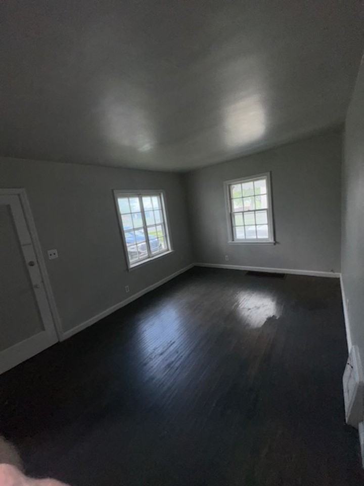 1019 E Columbia St - Photo 2 of 6