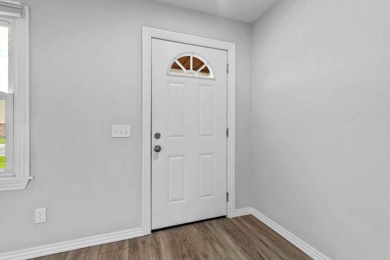 305 S Little Ave - Photo 5 of 26