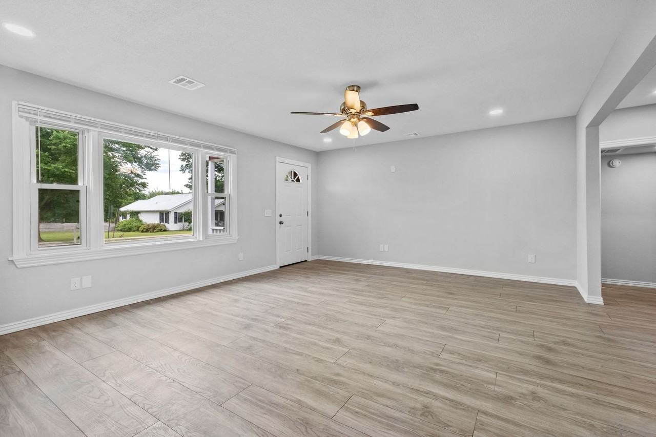 305 S Little Ave - Photo 7 of 26