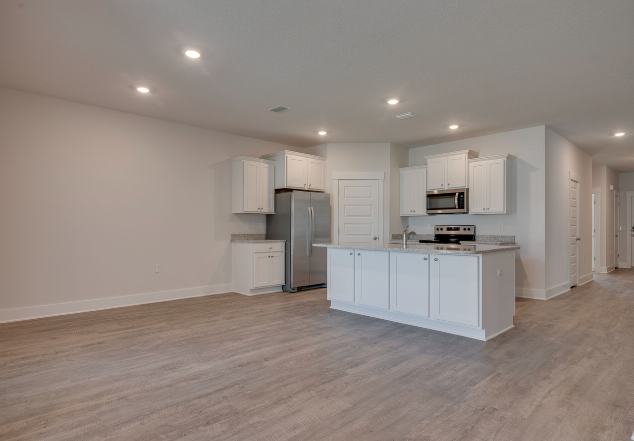 5733 Danbury Blvd - Photo 3 of 17