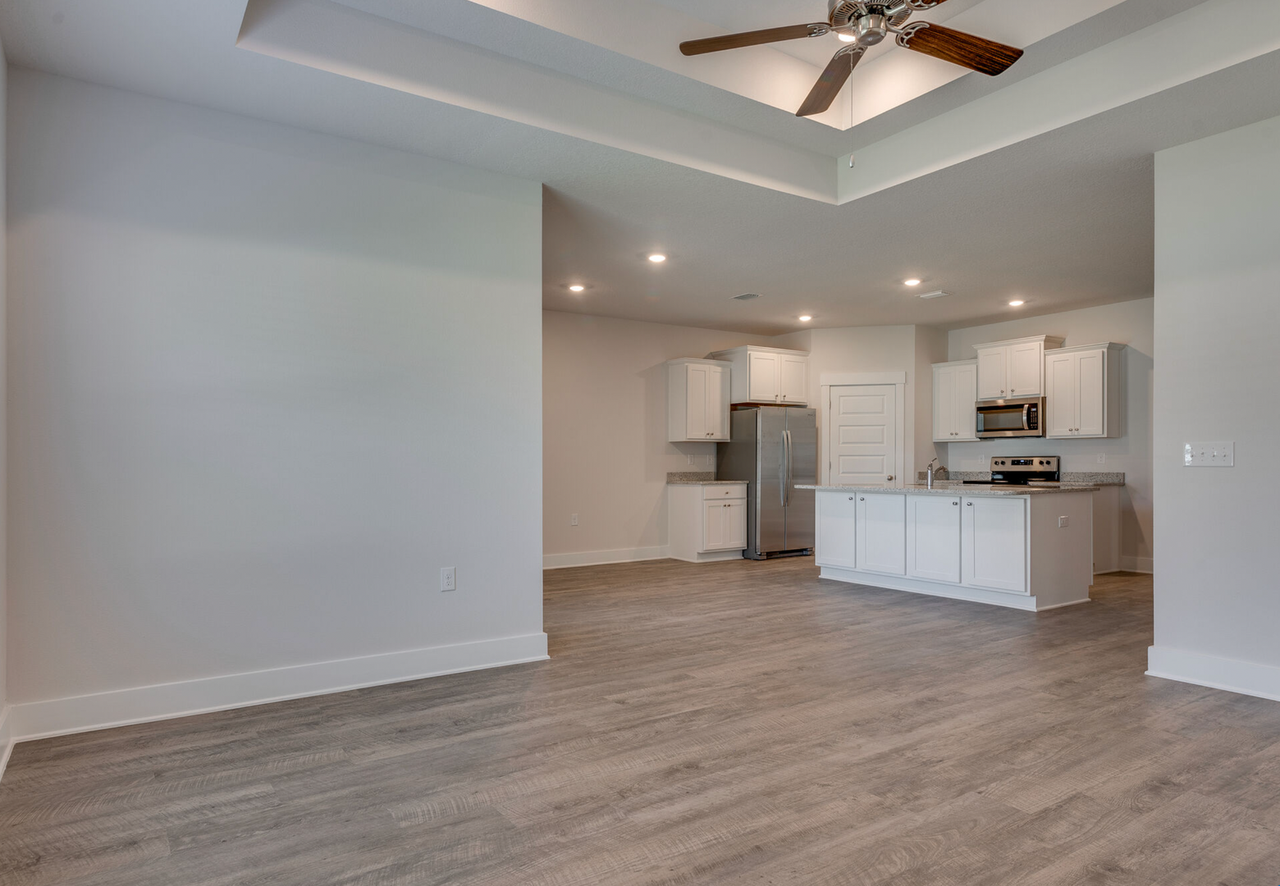 5733 Danbury Blvd - Photo 7 of 17