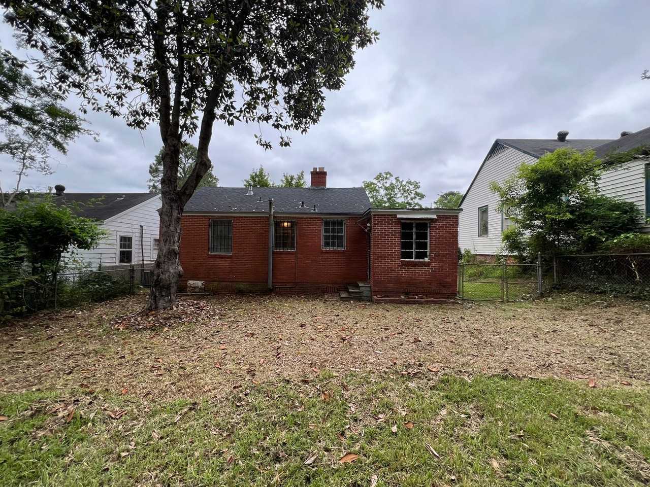 2110 Windsor Ave - Photo 2 of 9