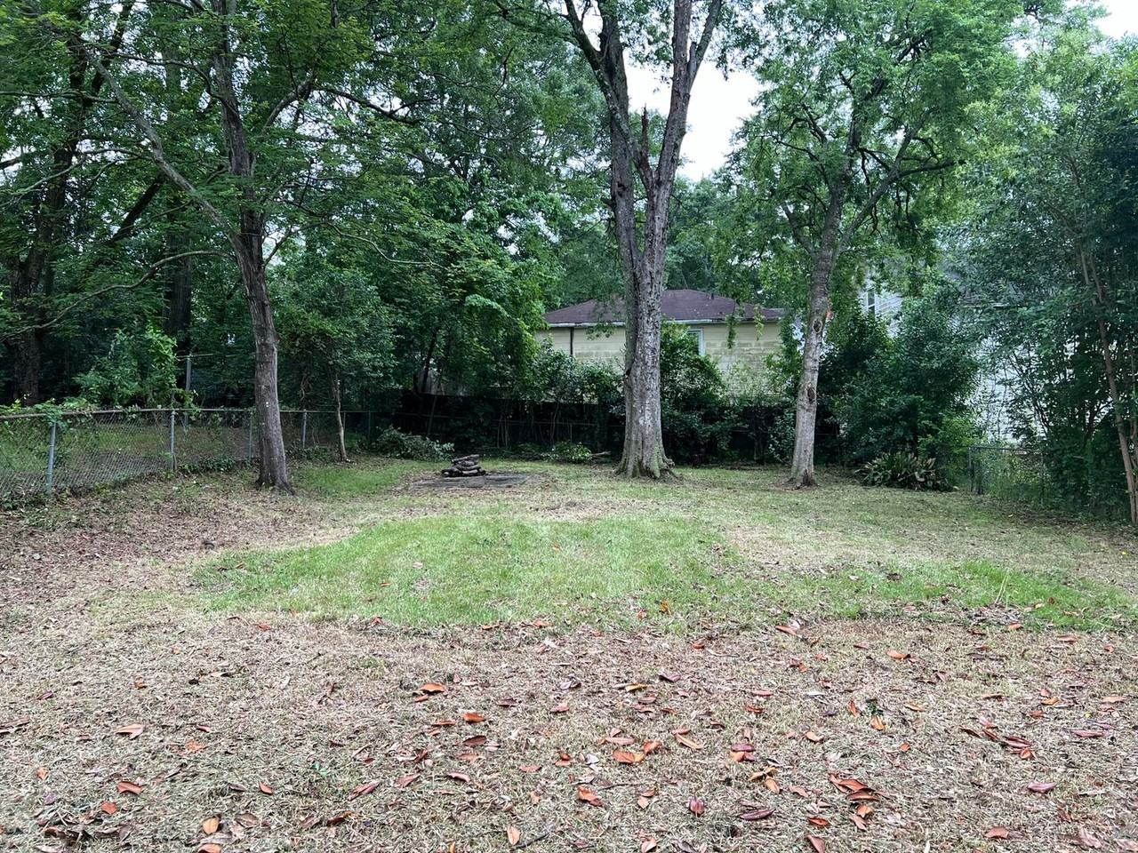 2110 Windsor Ave - Photo 3 of 9