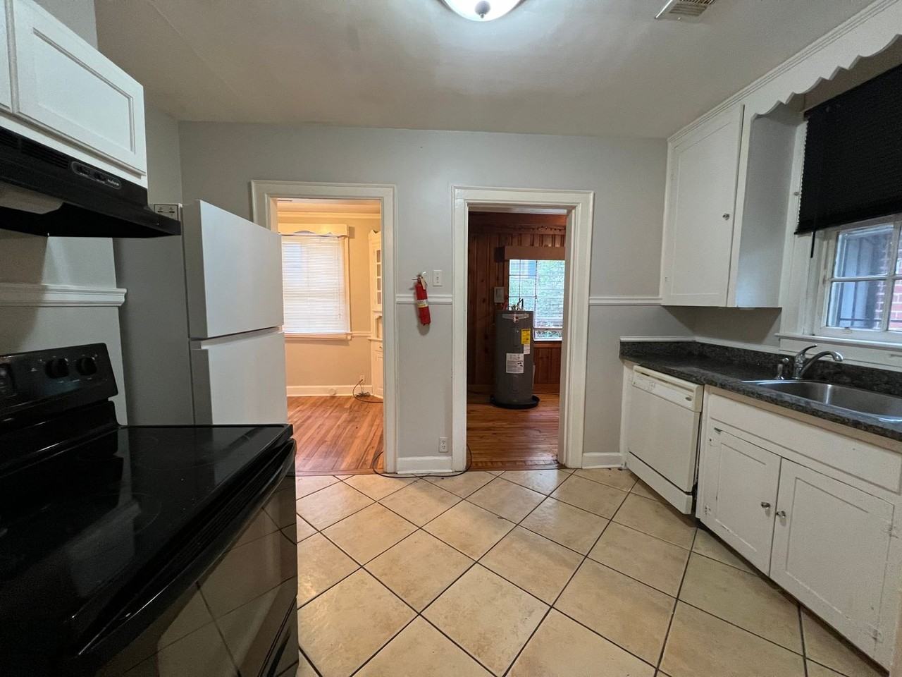 2110 Windsor Ave - Photo 5 of 9