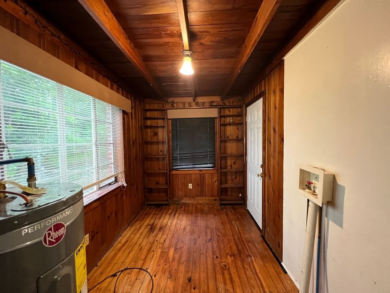 2110 Windsor Ave - Photo 6 of 9