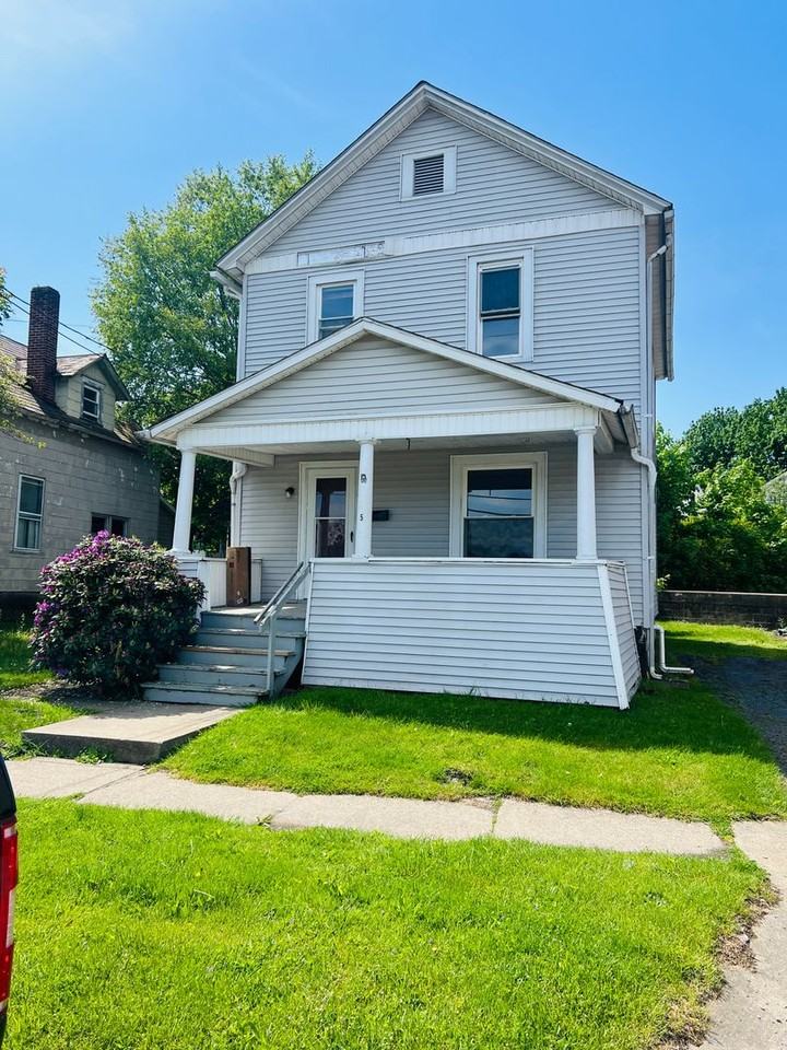 5 Stewart Ave - Photo 2 of 9