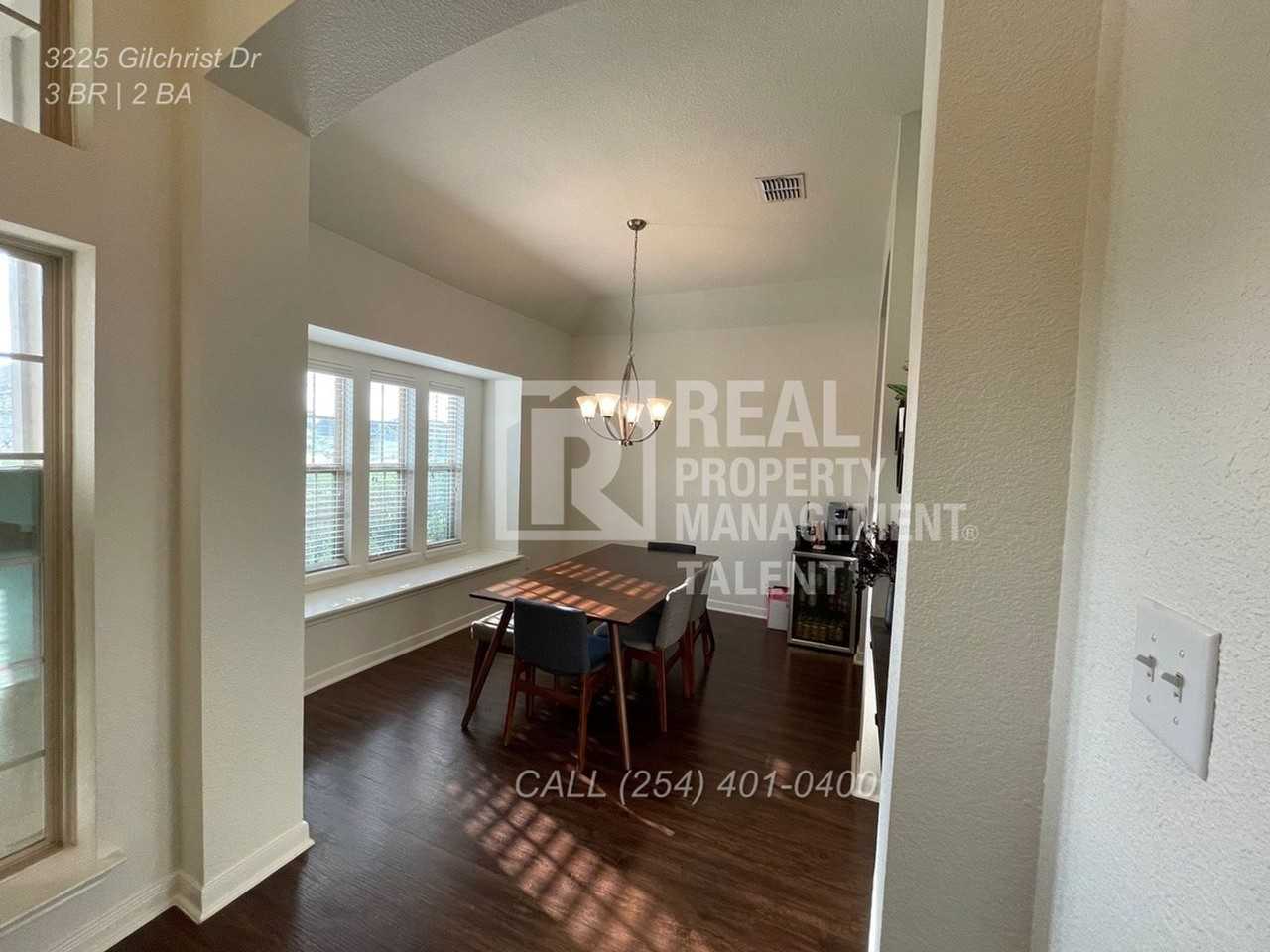 3225 Gilchrist Dr - Photo 2 of 14