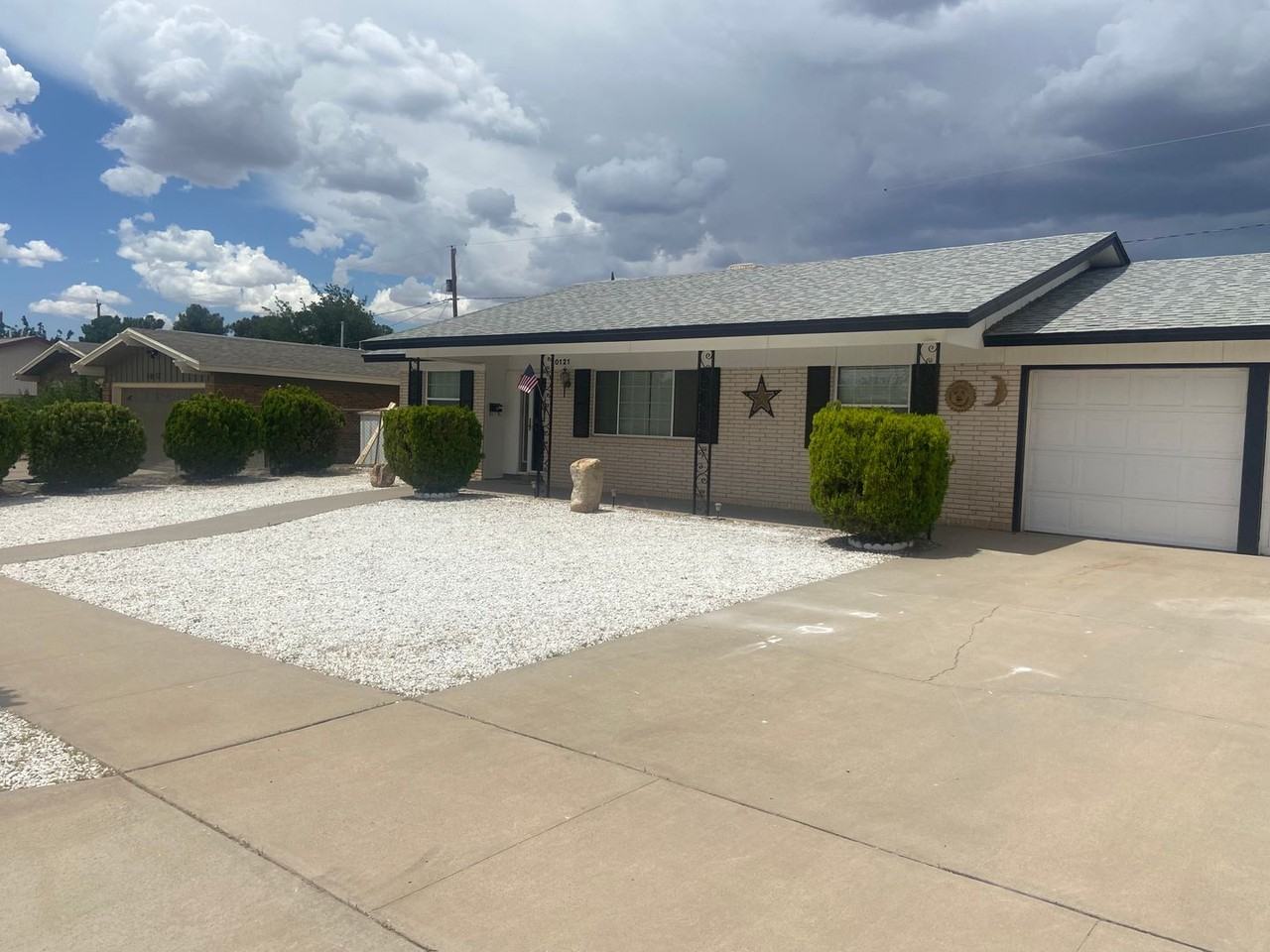 10121 Dellwood Dr - Photo 2 of 26