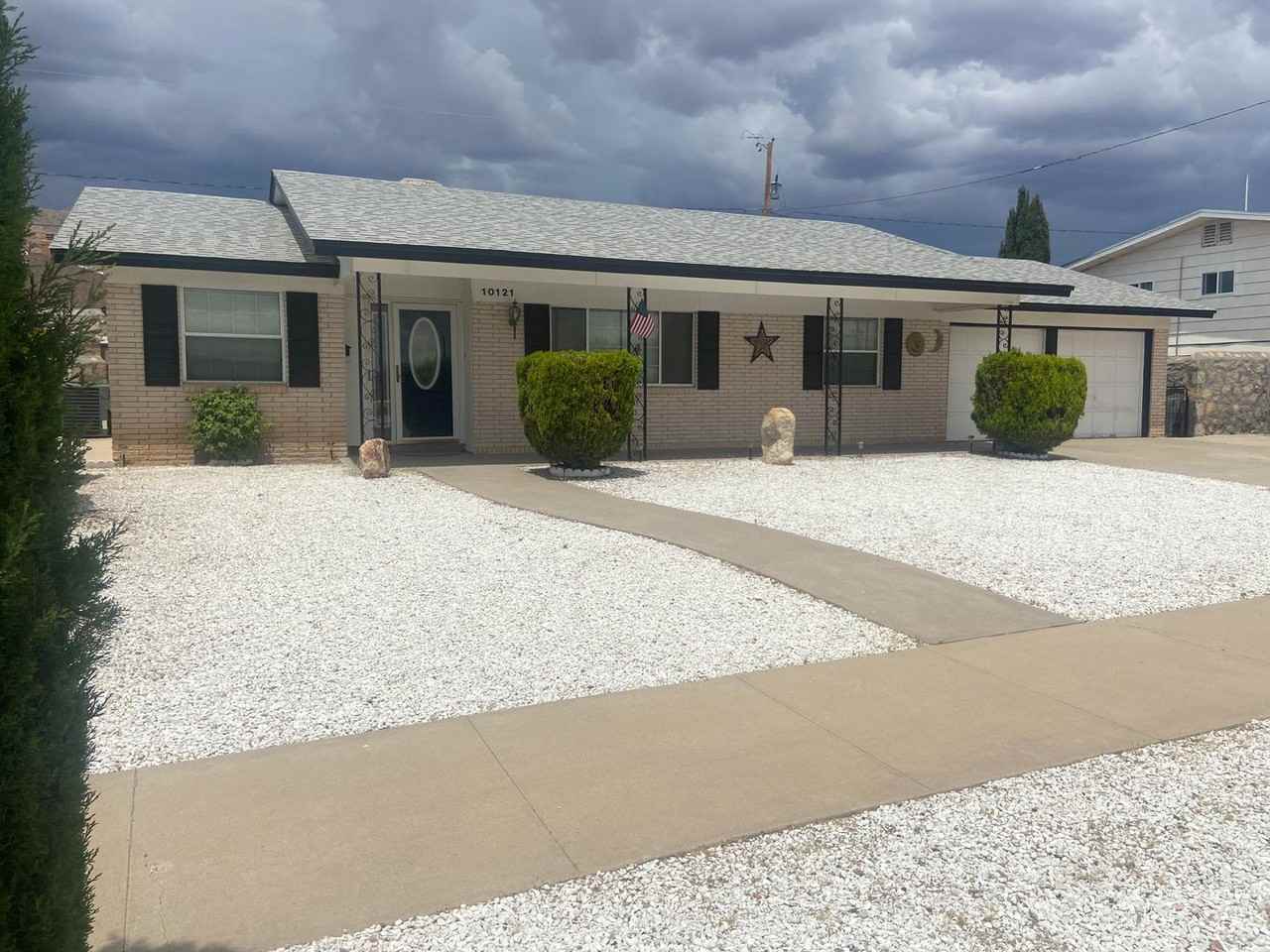 10121 Dellwood Dr - Photo 3 of 26