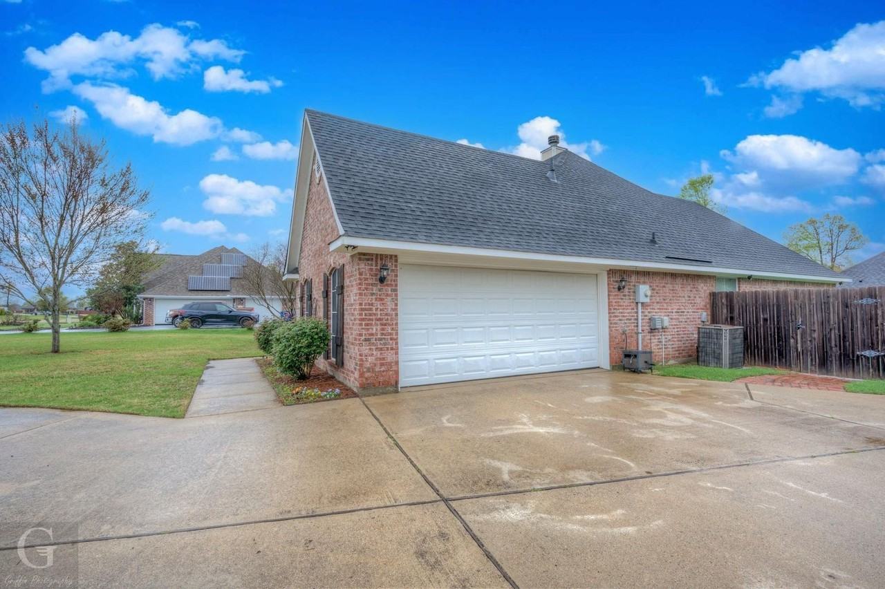 709 Opal Cir - Photo 2 of 16