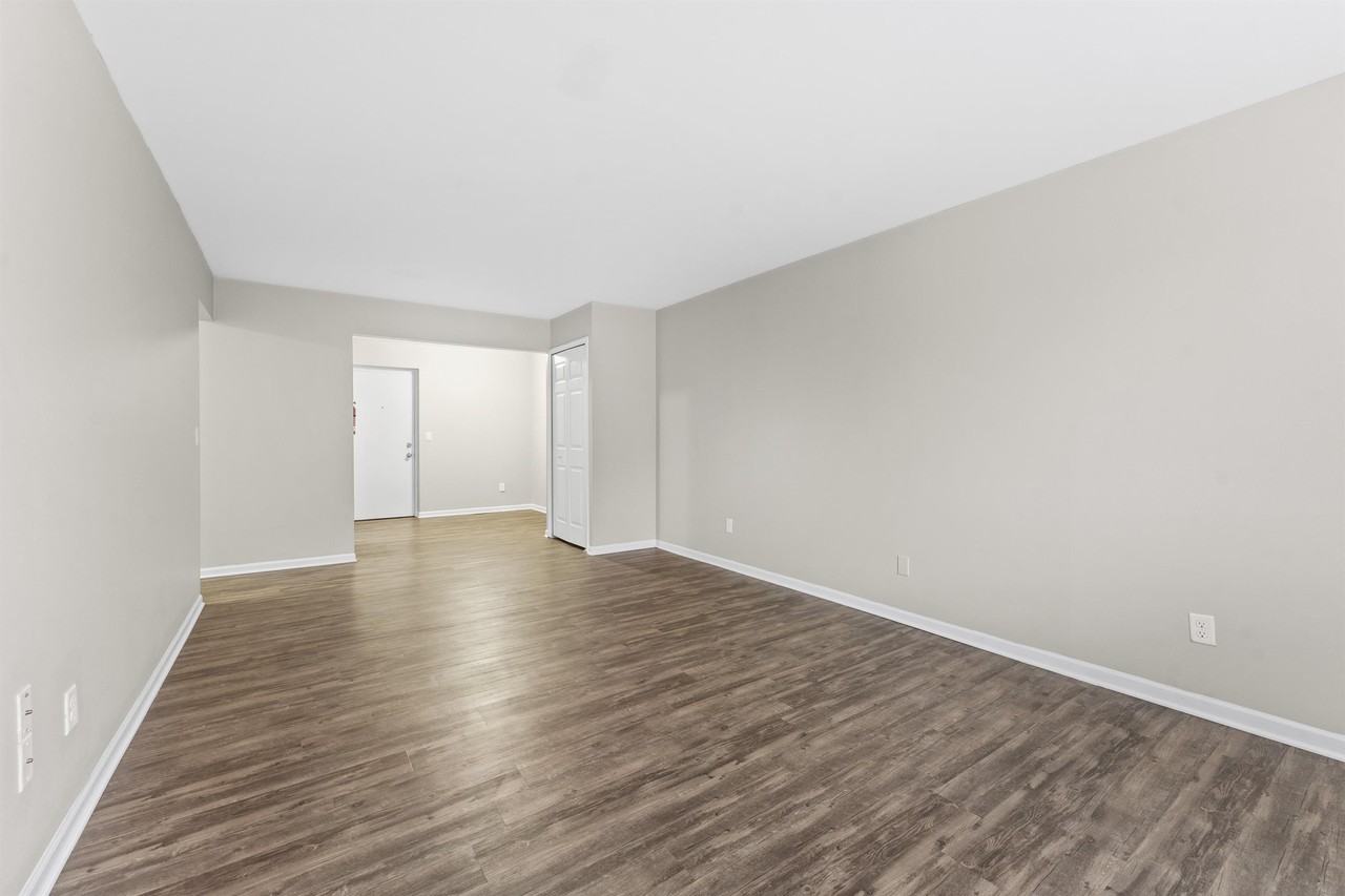 Huron River Wyandotte - Photo 4 of 47