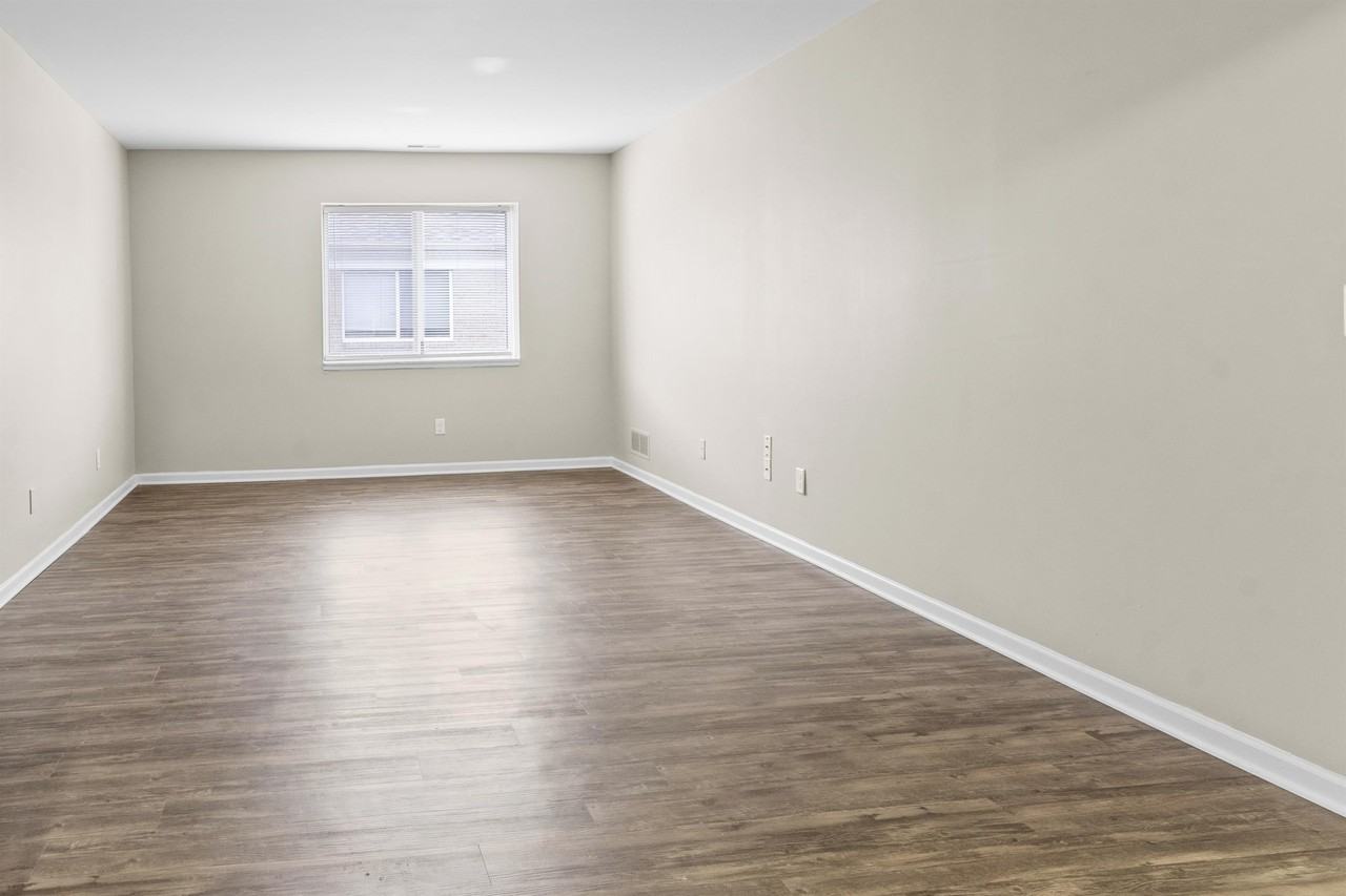 Huron River Wyandotte - Photo 5 of 47