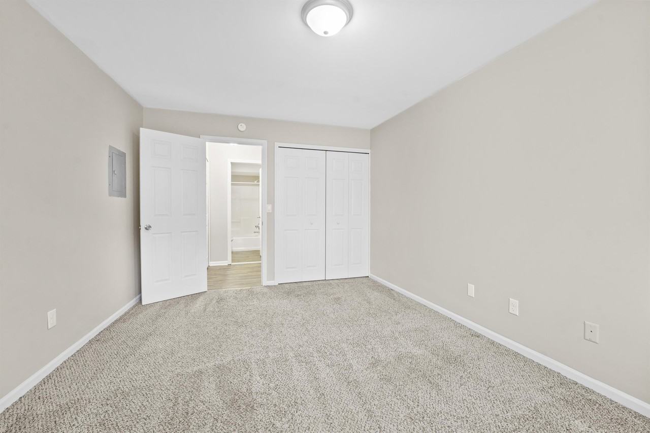 Huron River Wyandotte - Photo 7 of 47