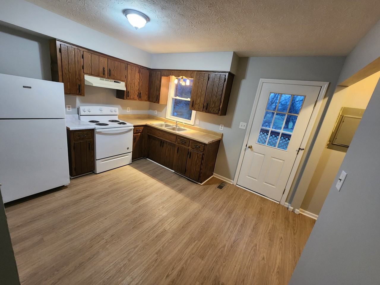 207 B Poplar - Photo 3 of 8