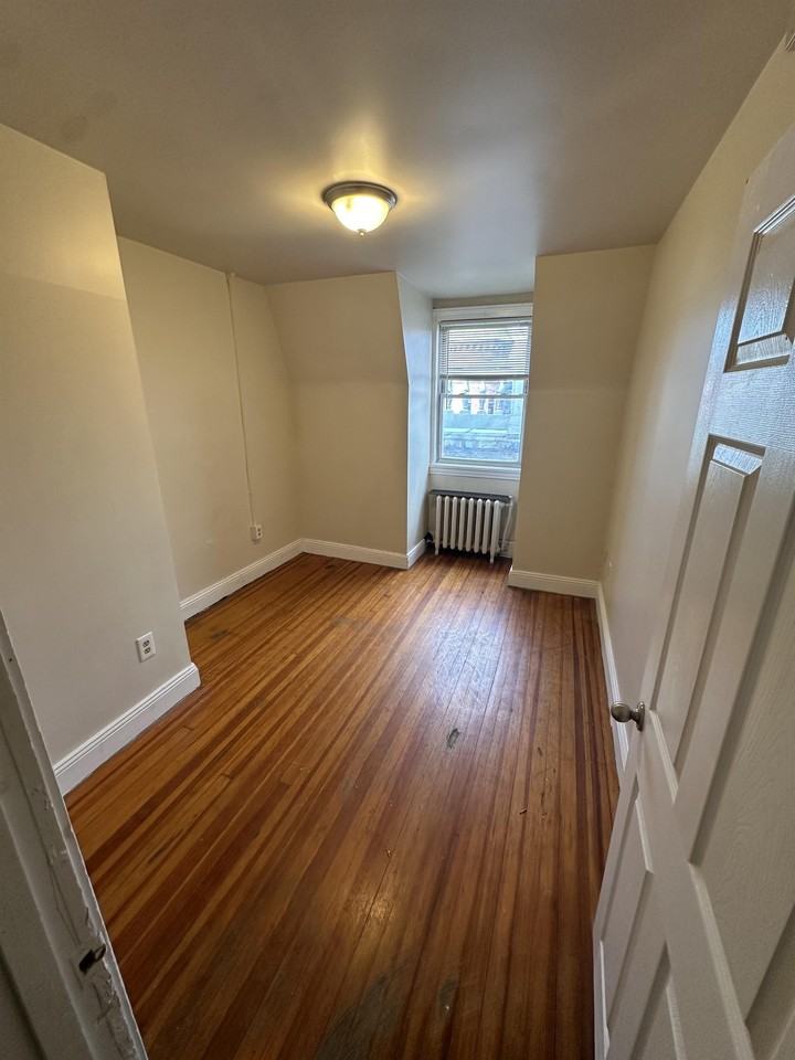 192 Lark Street - Photo 6 of 11