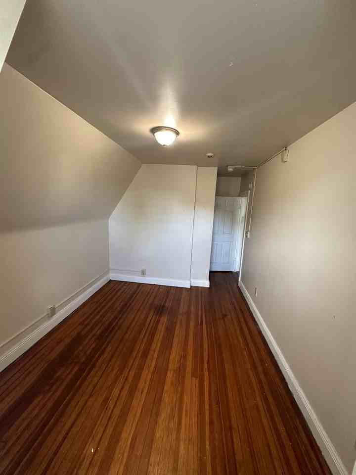 192 Lark Street - Photo 7 of 11