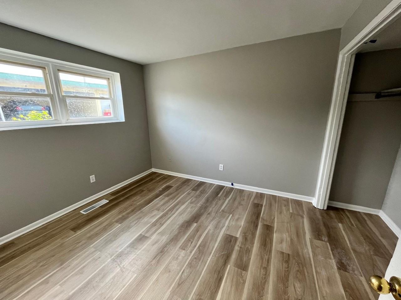 1865 Northwest Washington Boulevard - Photo 4 of 8