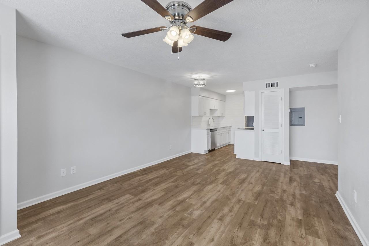 270 Bruce Circle - Photo 2 of 37