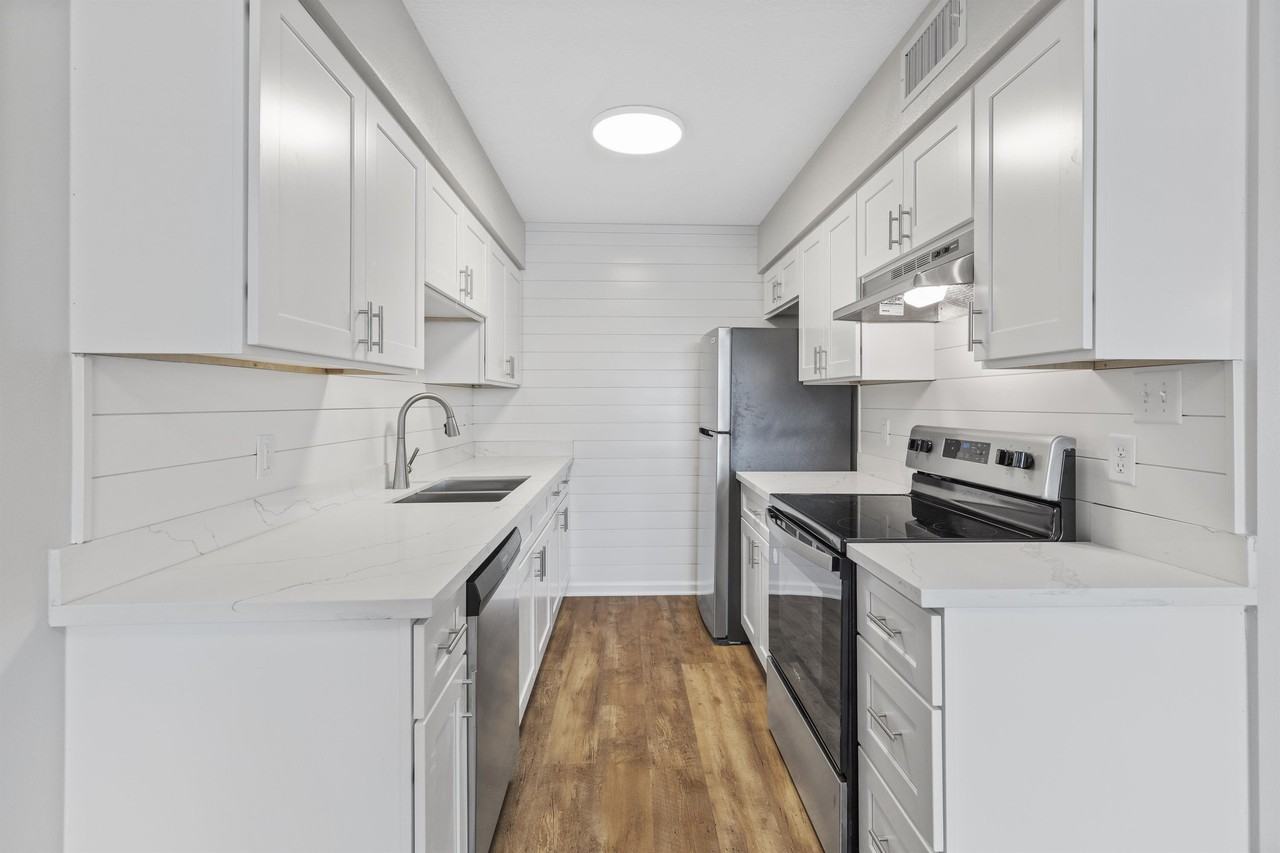 270 Bruce Circle - Photo 4 of 37