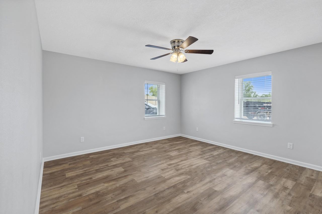 270 Bruce Circle - Photo 5 of 37