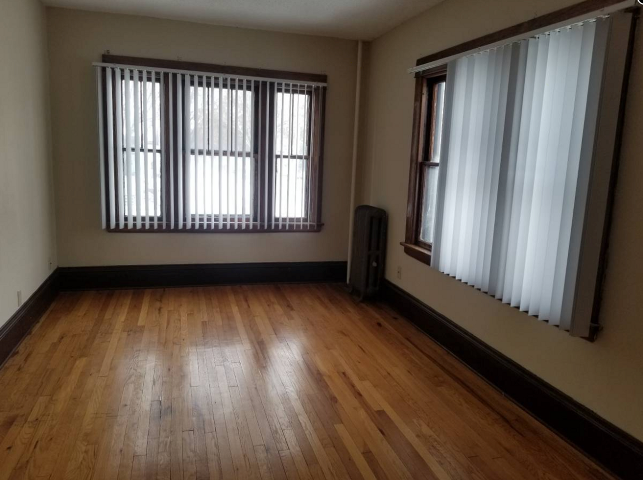 Classic Vintage apartments in Fantastic Midway location - Photo 6 of 50