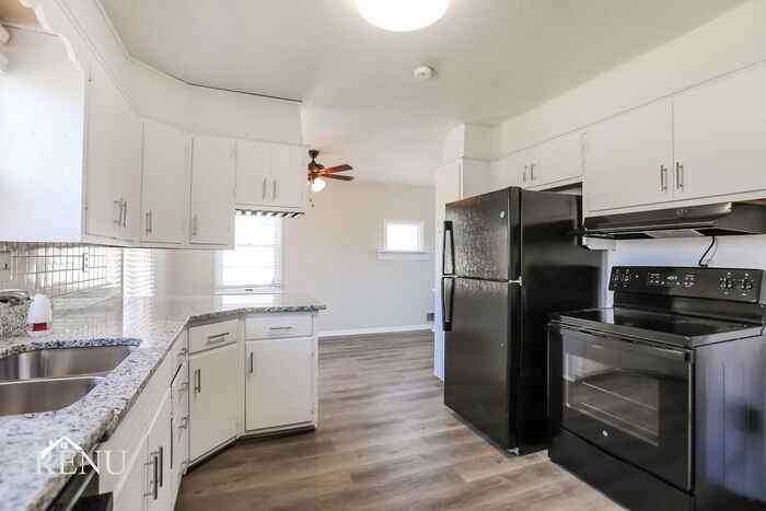 8704 Kentucky Ave - Photo 3 of 17