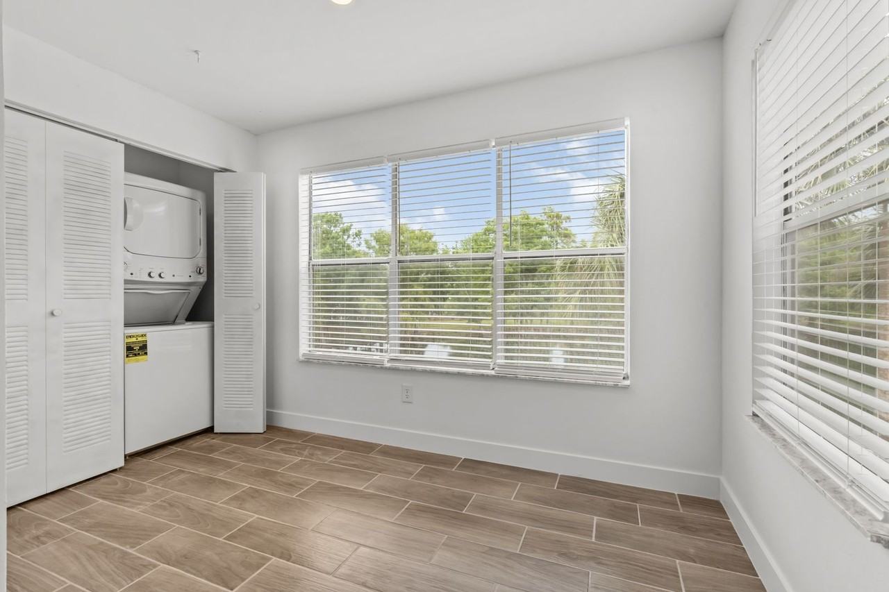 5725 Gatlin Ave #323 - Photo 4 of 45