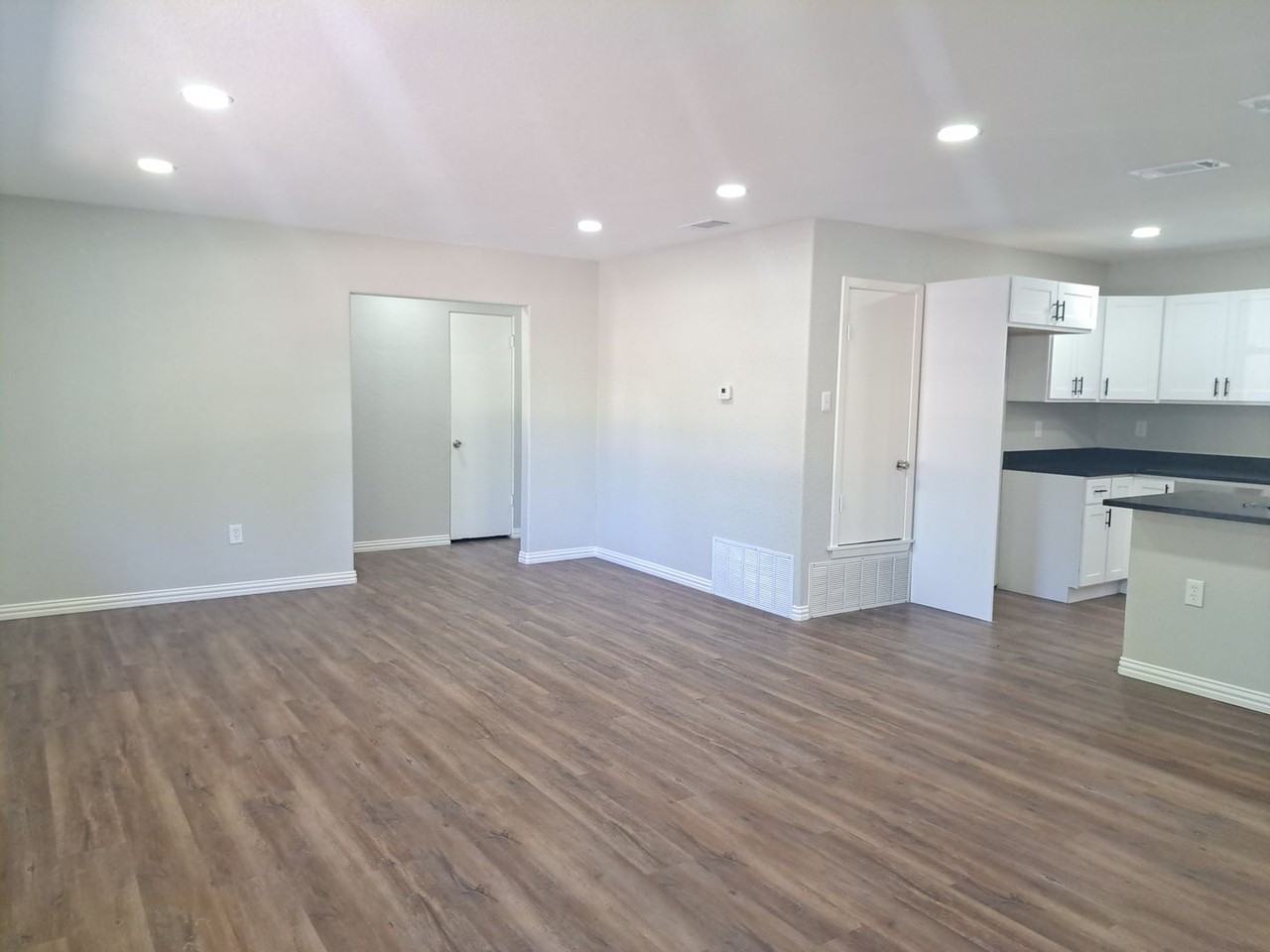 5819 Liberty Dr - Photo 4 of 23