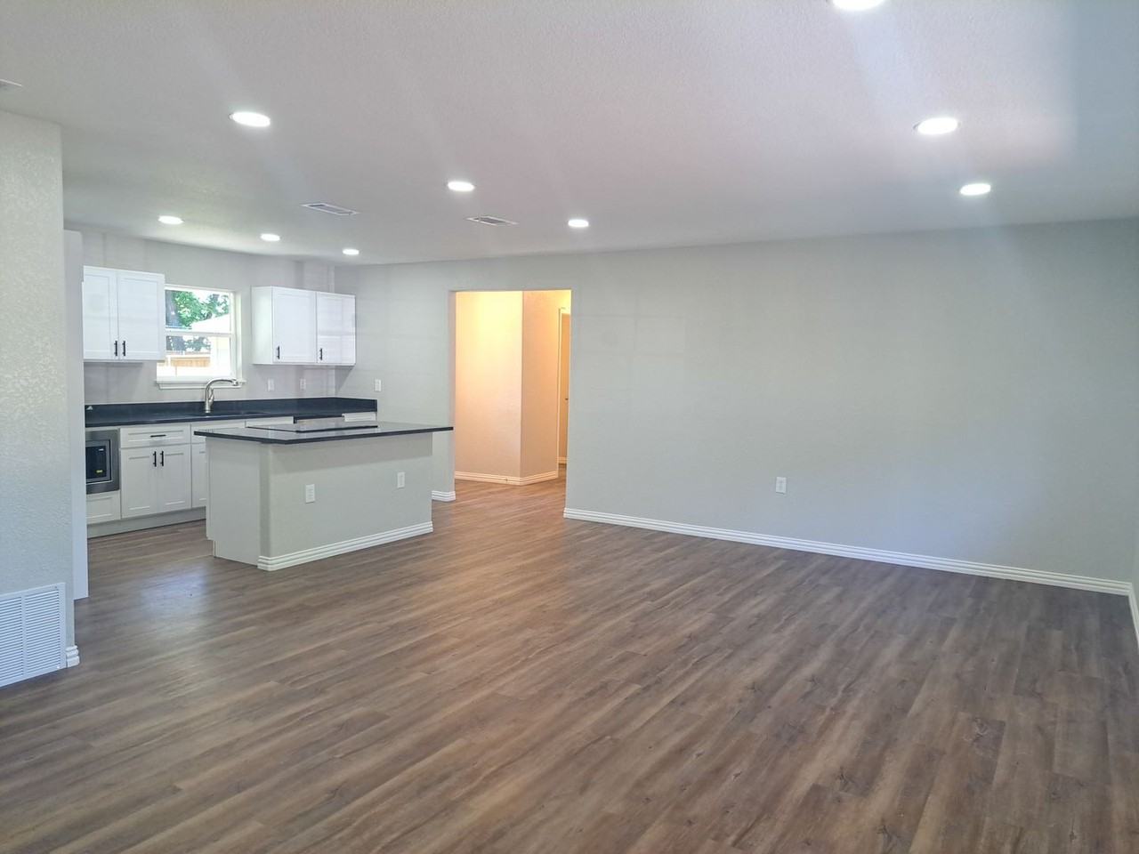 5819 Liberty Dr - Photo 5 of 23