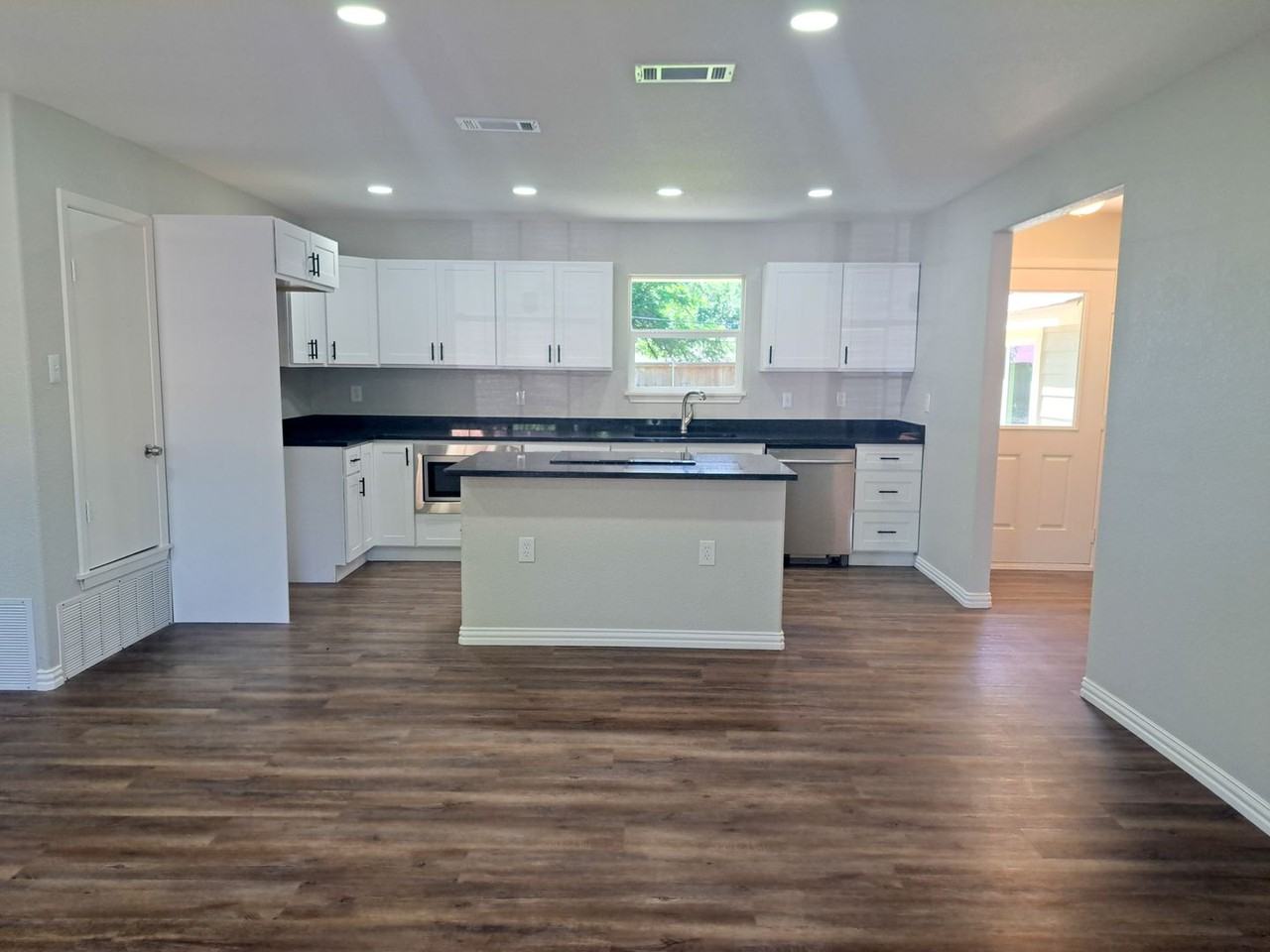 5819 Liberty Dr - Photo 6 of 23